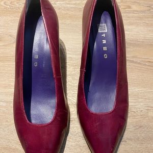 Treo vintage ladies heels. size 10. Made in Brazil.  Colour is burgundy!